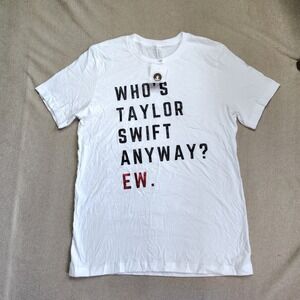 TAYLOR SWIFT WHO'S TAYLOR SWIFT ANYWAY? EW. White Short Sleeve T-Shirt Medium